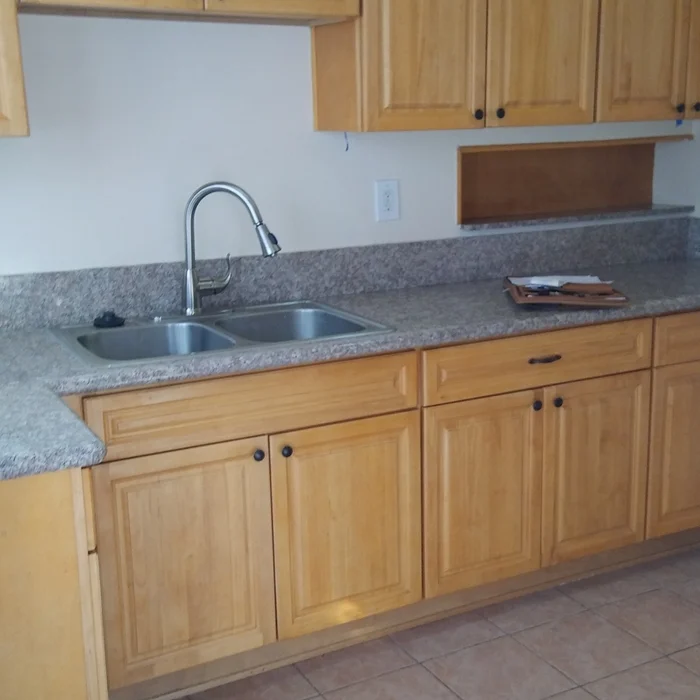 Kitchen cabinets and countertop remodel by Felipe Handyman